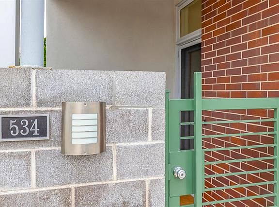 3rd image of 534 Oak St