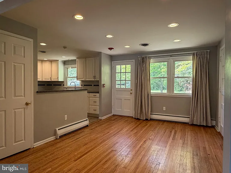 319 Meetinghouse Ln — Photo 14