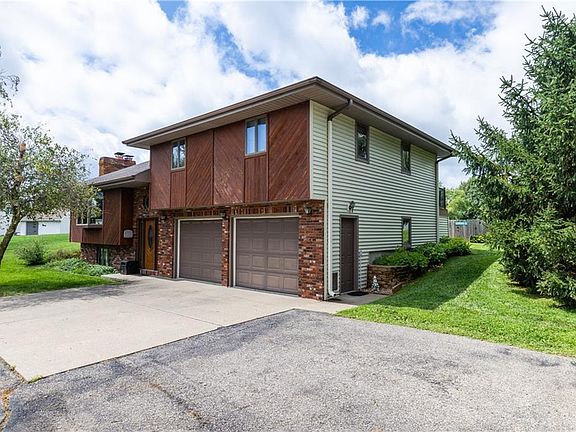 2nd image of 6 SE Delaney Dr