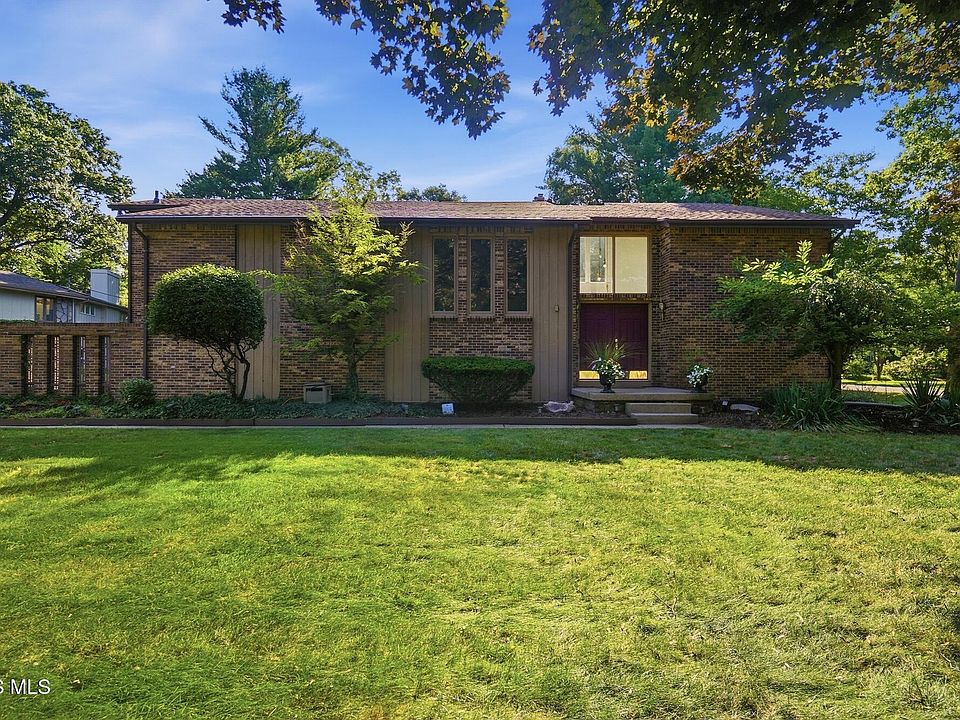 1st image of 5426 Woodridge Dr