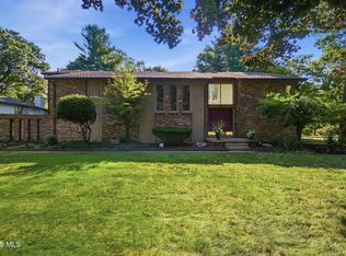 5426 Woodridge Dr, Toledo, OH 43623