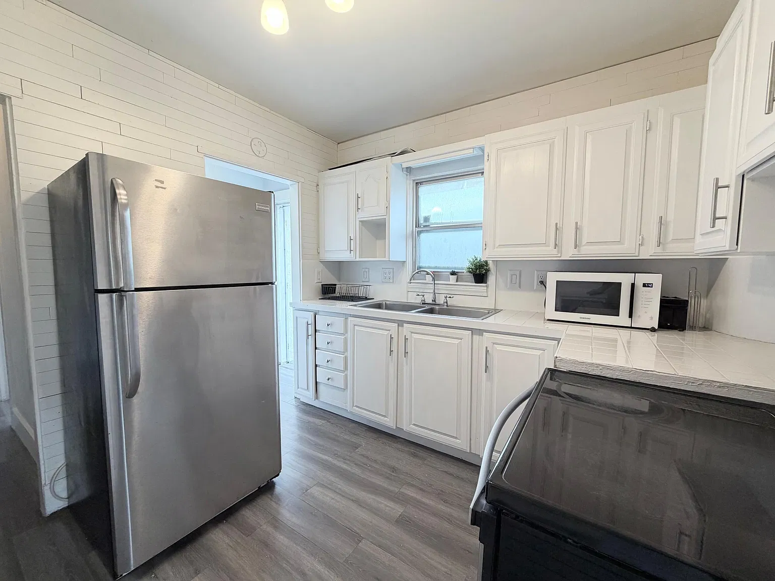 520 Hampton Rd — Photo 1