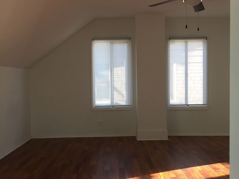 422 unit living room 