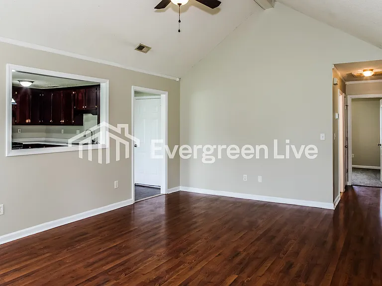 229 Cedar Creek Cir — Photo 3
