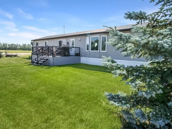 327 S 3rd St E, Magrath, AB T0K 1J0