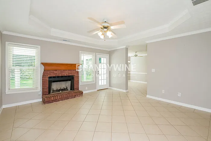 4 bed, 2.0 bath, 1845 sqft, $2,158 — Photo 4