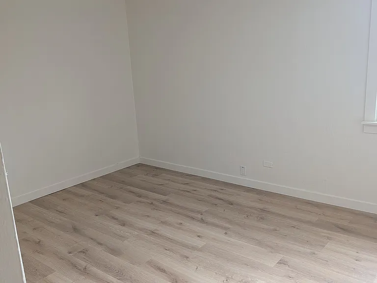521 N Chestnut St — Photo 6