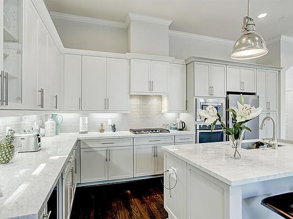 4th image of 11010 Avenu Malkenu Ave