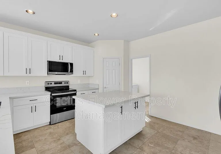 846 W Carob Dr — Photo 8