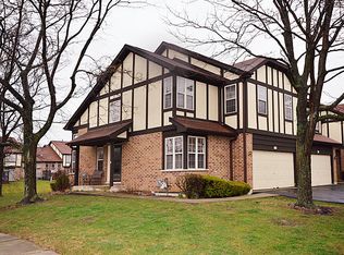 345 Meadowview Ct, Bloomingdale, IL 60108