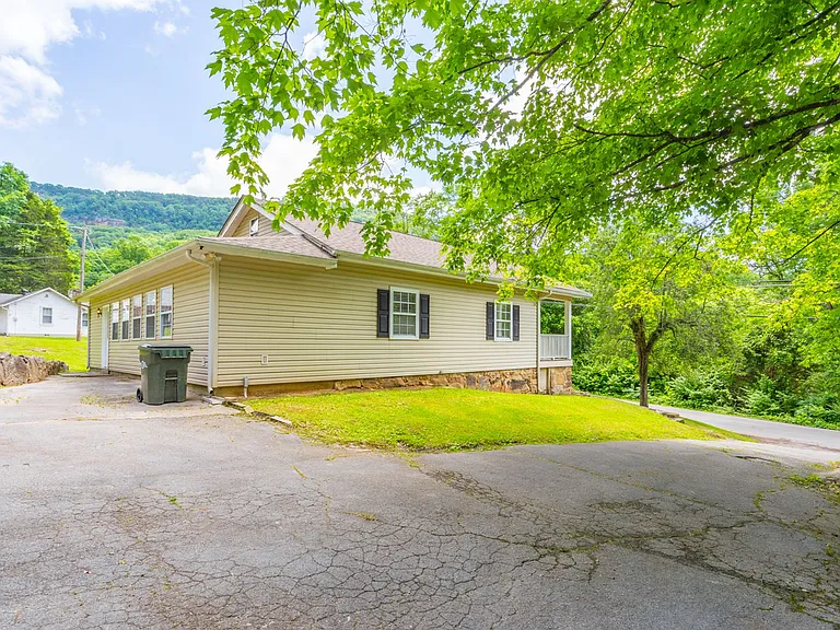 21959 River Canyon Rd — Photo 5
