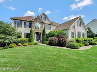 604 Hideaway Dr, Moscow, PA 18444