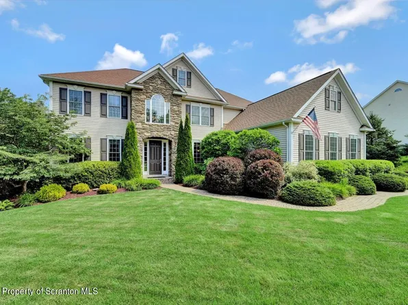 604 Hideaway Dr, Moscow, PA 18444