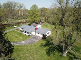 2240 Sperry Rd, Allenton, MI 48002