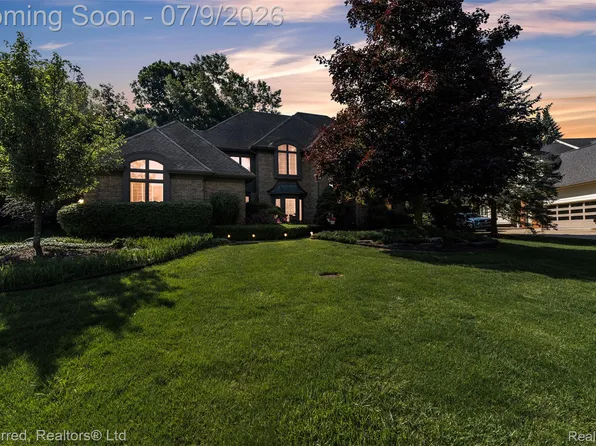 17649 Rolling Woods Cir, Northville, MI 48168