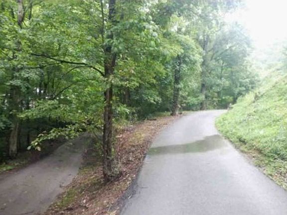 Exterior Neighborhood (street photo)
