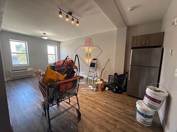 3rd image of 106-107 N Grove St #313