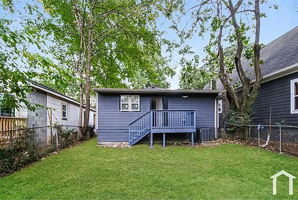1097 Smith St SW — Photo 11