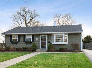 427 E Berry Rd, Barrington, IL 60010