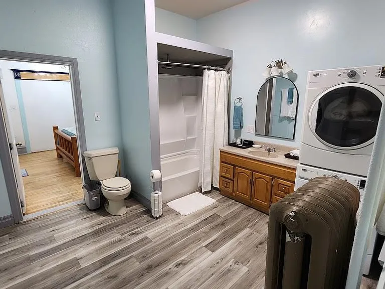 806 W Silver St — Photo 18