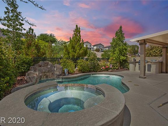 4th image of 1125 Scenic Crest Dr