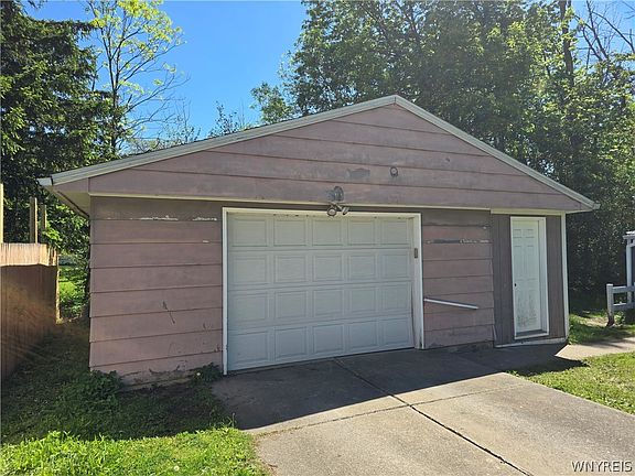 3rd image of 2132 Transit Rd