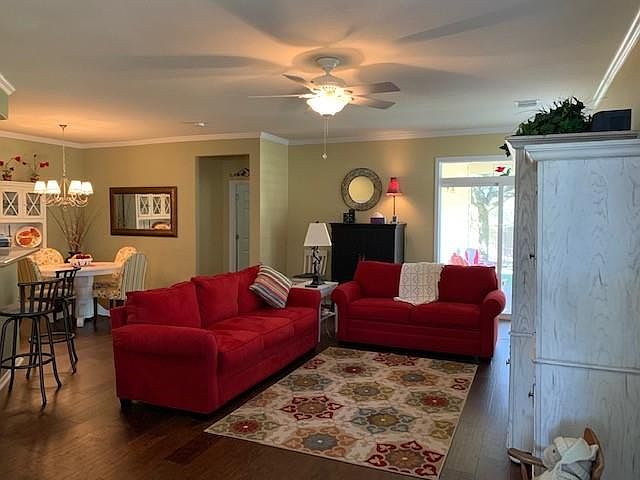 1st image of 300 Portsmouth Dr