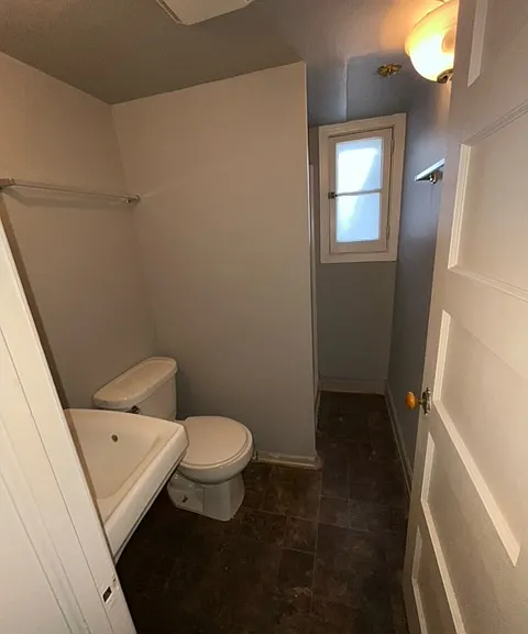 435 NE Oak St #4-1-2 — Photo 5