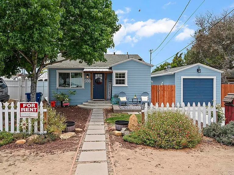 586 Del Mar Ave — Photo 2