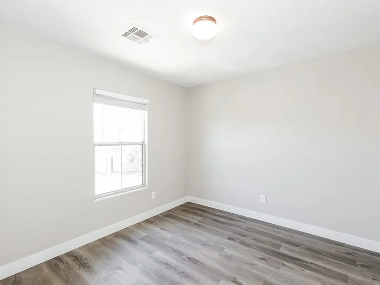 570 Swiss Cottage Ave — Photo 14