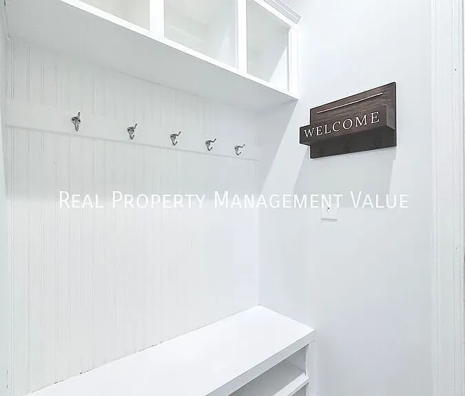 17520 Austins Creek Dr — Photo 2