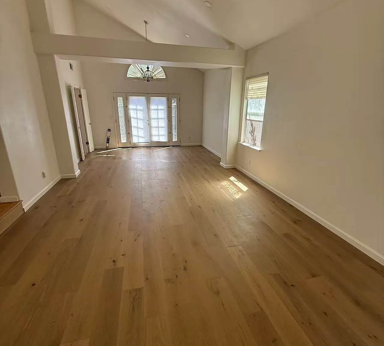4 bed, 2263 sqft, $7,800 — Photo 3
