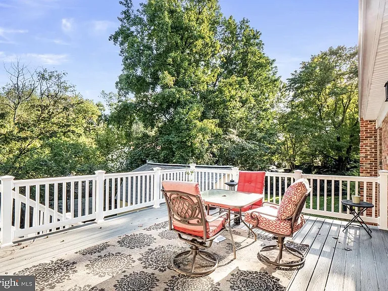 2617 E Maple St — Photo 8