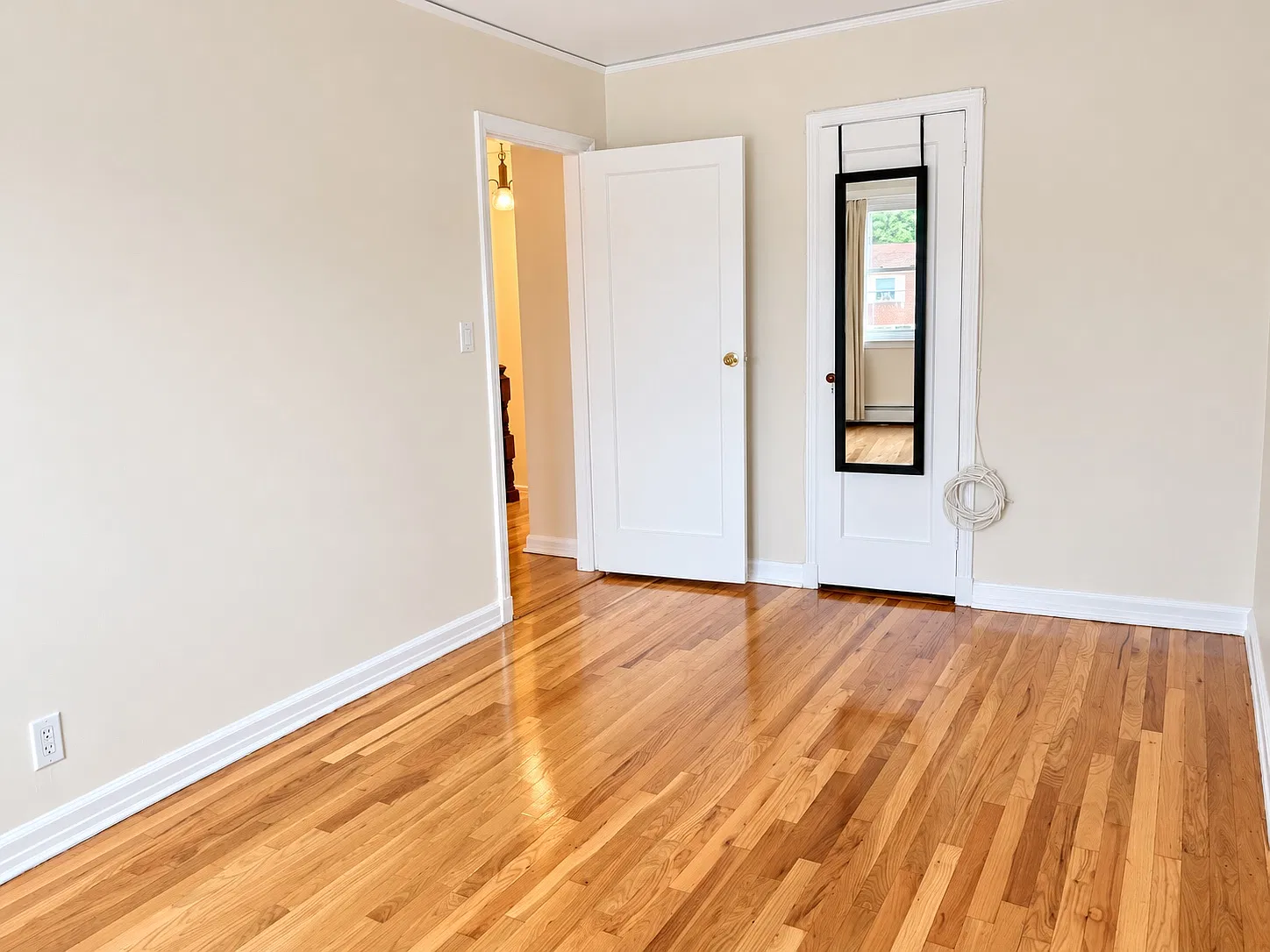 3 bed, 1.5 bath, 1200 sqft, $3,200 — Photo 4