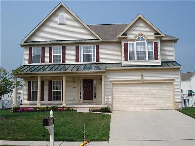 Beautiful Large front porch 