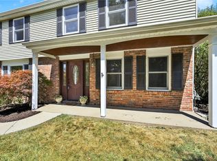 613 Robinhood Ln, Mcmurray, PA 15317