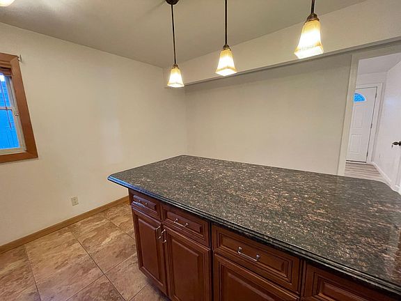 4th image of 44 Thayer Pl Floor 1