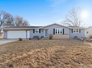 2492 Robinson Ave, Green Bay, WI 54311