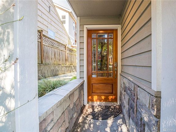 2nd image of 160B Florentia St