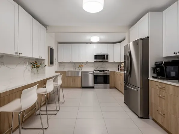 501 East 79th Street image 9 of 24