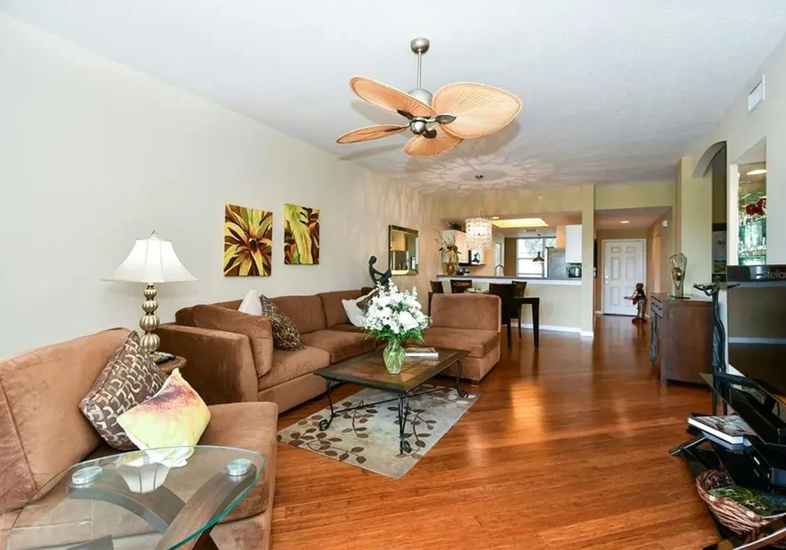Charming 2BR Condo in Sarasota — Photo 2