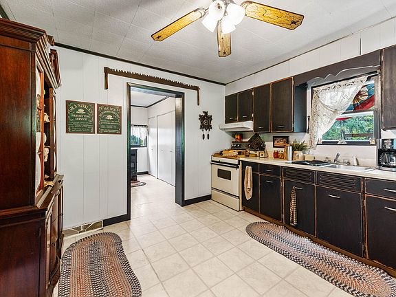 3rd image of 68 Spruce Ln