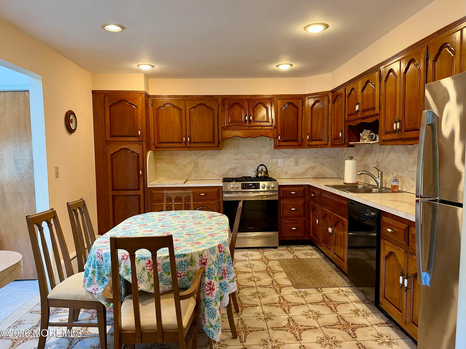 3 bed, 2156 sqft, $4,000 — Photo 4