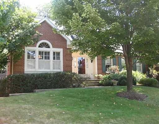405 Hickory Ct photo 1