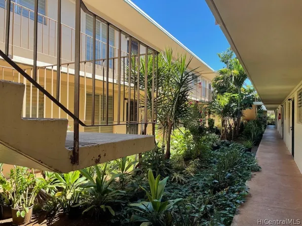 94-245 Leowahine St #140, Waipahu, HI 96797
