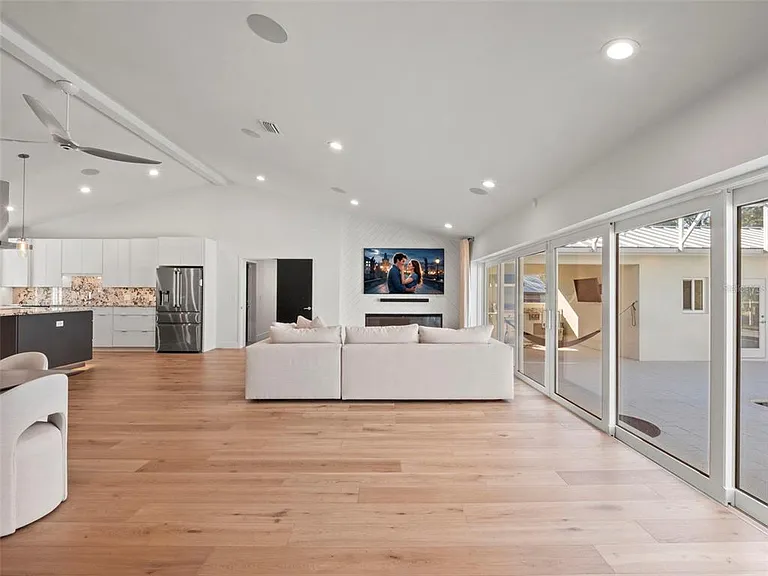 1021 Temple Grove Pl — Photo 13