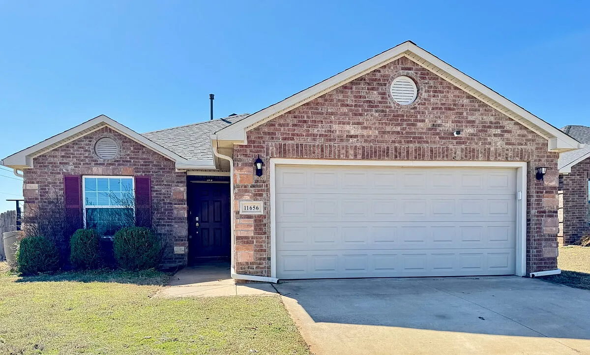 3 bed, 2.0 bath, 1260 sqft, $1,695 — Photo 1