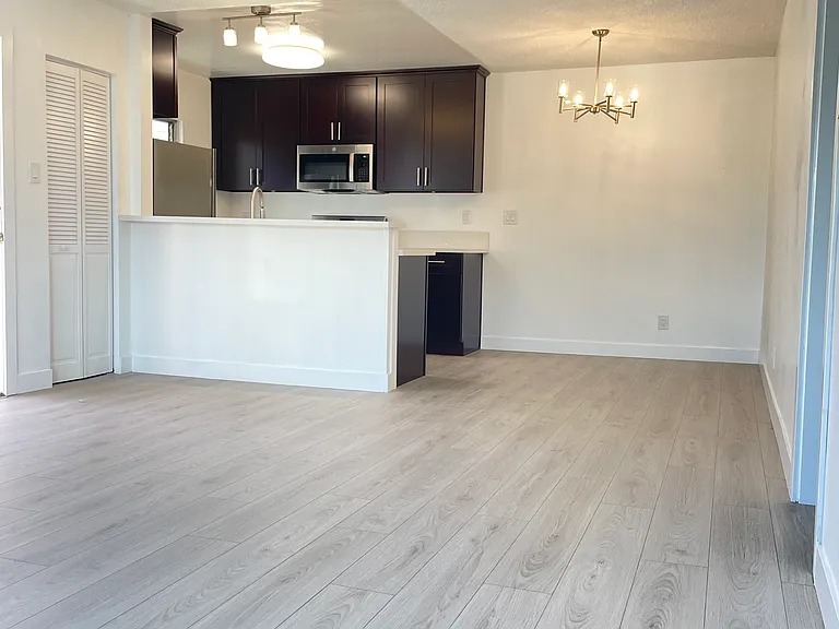 1125 Rexford Dr #12 — Photo 2