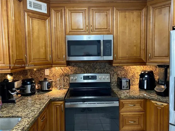 10249 NW 9th Street Cir APT 102-8, Miami, FL 33172