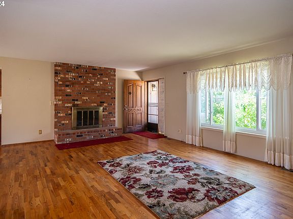 5th image of 2066 NW Sunberry Dr